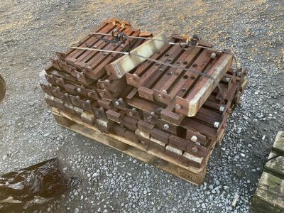 PALLET TO INC LARGE SELECTION OF 500mm RUBBER BLOCKS TO SUIT EXCAVATOR