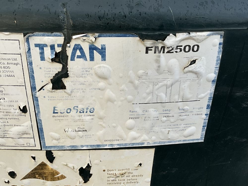 KINGSPAN TITAN FM2500 2500lt PLASTIC BUNDED FUEL TANK MACHINERY I