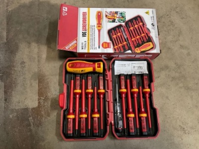 UNUSED 13PC 1000V INSULATED CHANGEABLE SCREWDRIVER SET