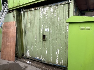 APPROX 20 x 8 SHIPPING CONTAINER / STORE (K5452)