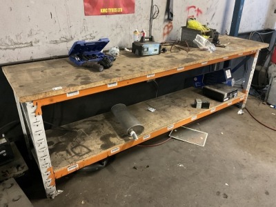 APPROX 9ft x 2.6ft WORKBENCH & CONTENTS