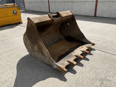APPROX 5.6ft TOOTHED DIGGING BUCKET TO SUIT 30-40 TON MACHINE