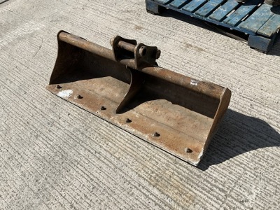 APPROX 4ft STRICKLAND SHUGH BUCKET TO SUIT 2-3 TON MACHINE