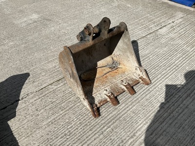 APPROX STRICKLAND TOOTHED DIGGING BUCKET TO SUIT 2-3 TON MACHINE