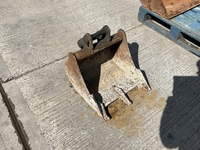 APPROX 18" TOOTHED DIGGING BUCKET TO SUIT 2-3 TON MACHINE