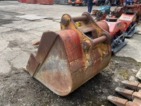 APPROX 4ft TOOTHED DIGGING BUCKET TO SUIT 30 TON MACHINE - 4