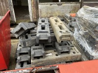 APPROX 6No. PALLETS OF ASSORTED TEMPORARY FENCING FEET - 3