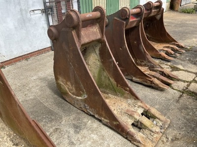 APPROX 2ft TOOTHED DIGGING BUCKET TO SUIT 30 TON MACHINE