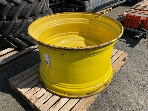 JOHN DEERE 42X25 8 STUD RIM