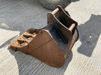 APPROX. 2ft TOOTHLESS DIGGING BUCKET TO SUIT 6-8 TON MACHINE - 4