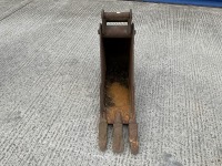 APPROX. 1ft TOOTHED DIGGING BUCKET TO SUIT 6-8 TON MACHINE - 2