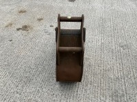 APPROX. 1ft TOOTHED DIGGING BUCKET TO SUIT 6-8 TON MACHINE - 5