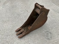 APPROX. 1ft TOOTHED DIGGING BUCKET TO SUIT 6-8 TON MACHINE - 3