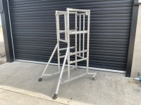 ALUMINIUM MOBILE PODIUM  