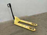 TOYOTA 2300KGS PALLET TRUCK