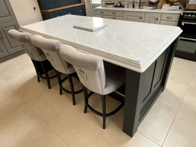 EX-DISPLAY 2200mm INFRAME PAINTED SHAKER KITCHEN ISLAND & BAR STOOLS