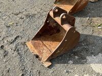 APPROX. 18" TOOTHLESS DIGGING BUCKET TO SUIT 2-3 TON MACHINE - 3