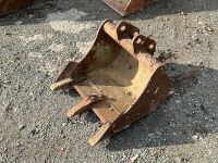 APPROX. 18" TOOTHED DIGGING BUCKET TO SUIT 1-1.5 TON MACHINE - 3