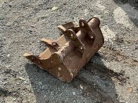 APPROX. 18" TOOTHED DIGGING BUCKET TO SUIT 1-1.5 TON MACHINE - 4