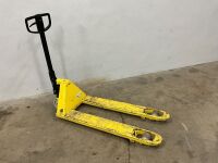 TOYOTA 2300KGS PALLET TRUCK