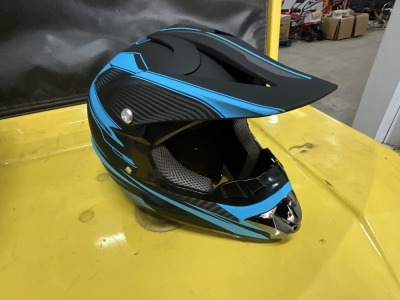 UNUSED SMALL MOTORBIKE HELMET (BLUE)