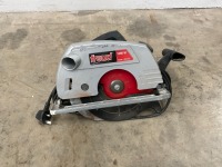 FREUD 240v CIRCULAR SAW & BLADE