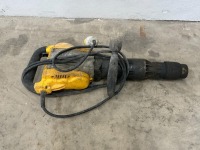 DEWALT 110v DEMOLITION HAMMER - 2