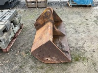 APPROX. 6ft SHEUGH BUCKET TO SUIT 12-13 TON MACHINE - 2