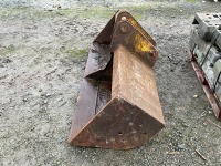 APPROX. 6ft SHEUGH BUCKET TO SUIT 12-13 TON MACHINE - 5