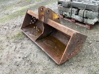 APPROX. 6ft SHEUGH BUCKET TO SUIT 12-13 TON MACHINE - 6