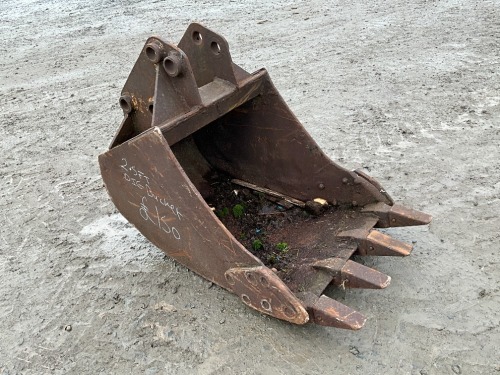 APPROX. 3ft TOOTHED DIGGING BUCKET TO SUIT 12-13 TON MACHINE