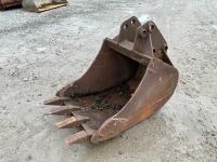 APPROX. 3ft TOOTHED DIGGING BUCKET TO SUIT 12-13 TON MACHINE - 3