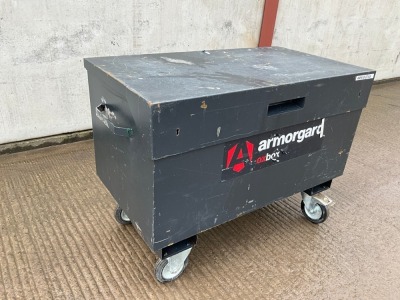 APPROX. ARMORGARD 4ft x 2ft MOBILE METAL SITE BOX ON WHEELS 