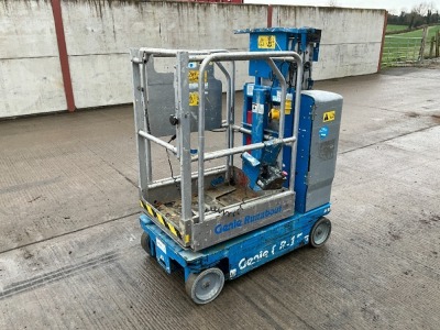 GENIE GR-15 SELF PROPELLED BATTERY OPERATED PERSONNEL LIFT