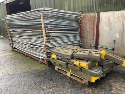 METAL STILLAGE TO INC. APPROX 40No. TEMPORARY FENCING PANELS & ASSORTED FEET