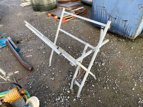 GALVANISED METAL SHEEP TURNING FRAME