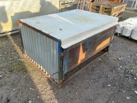 APPROX 5ft x 3.6ft SHEEP FEEDER - 2