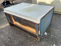 APPROX 5ft x 3.6ft SHEEP FEEDER - 3