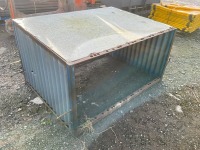 APPROX 5ft x 3.6ft SHEEP FEEDER - 4