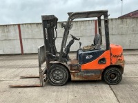 DOOSAN FA25 2.5 TON DIESEL FORKLIFT - 2