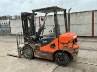 DOOSAN FA25 2.5 TON DIESEL FORKLIFT - 3