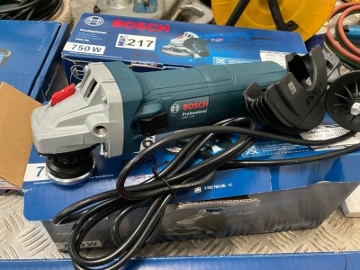 UNUSED BOSCH GWS750 240v 4" GRINDER