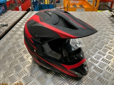 UNUSED CHILDS MOTORBIKE HELMET (RED)