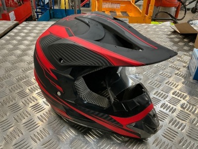 UNUSED CHILDS MOTORBIKE HELMET (RED)