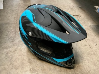 UNUSED CHILDS MOTORBIKE HELMET (BLUE)