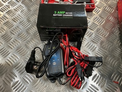 UNUSED 3 AMP 6/12V CAR BATTERY CHARGER