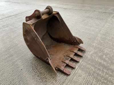 APPROX. 3.6ft TOOTHED DIGGING BUCKET TO SUIT 13 TON MACHINE