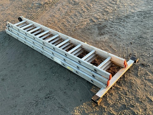 APPROX. 9 TREAD ALUMINIUM TRIPLE LADDER