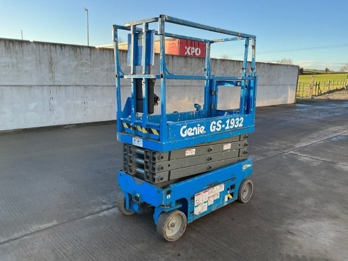 GENIE GS1932 19ft BATTERY OPERATED SCISSOR LIFT