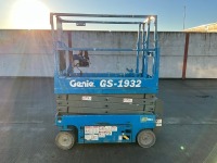 GENIE GS1932 19ft BATTERY OPERATED SCISSOR LIFT - 2